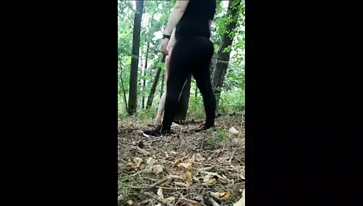 Sklave wird mit Rohrstock ausgepeitscht Herrin Elena