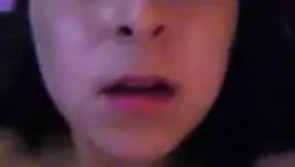 amatör teşhirci gösterir kapalı onu çıplak vücut