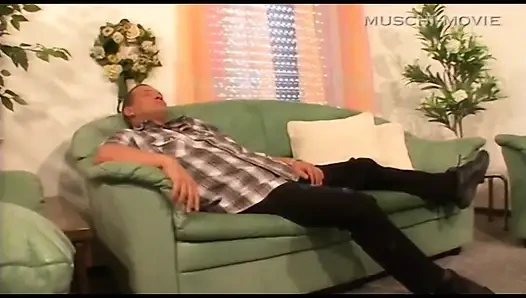 Dövmeli olgun çift amcık sikiyor yarak emiyor