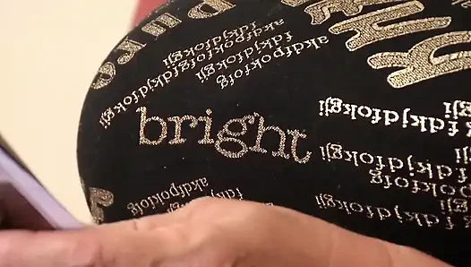 Küçük memeli ve altın saçlı olgun Alman sürtük oda arkadaşım büyük bir yarakla götünü açıyor