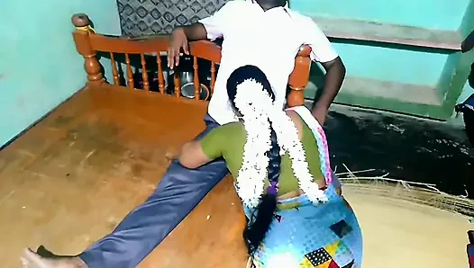 Hintli öğretmenler harika domaltarak seks yapıyor