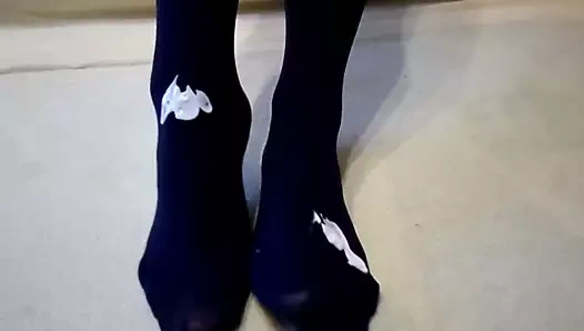 Naylon külotlu çorap ayak-ayak ovma üzerine krem ​​sürün