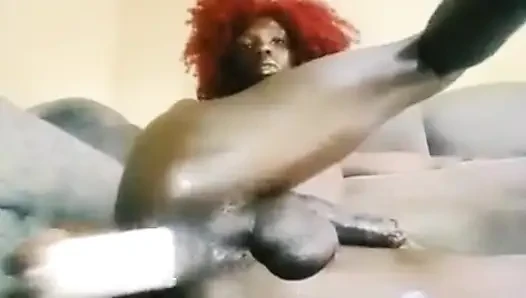Femboylar boşalmak için kendini sikiyor
