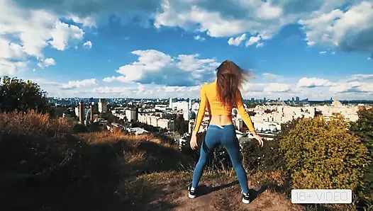 Halka açık sakso ve ağıza boşalma sürtük fitness modeli