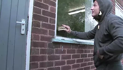 Güzel orta yaşlı seksi kadın Stacey Saran Seth Strong ile sert sikişiyor