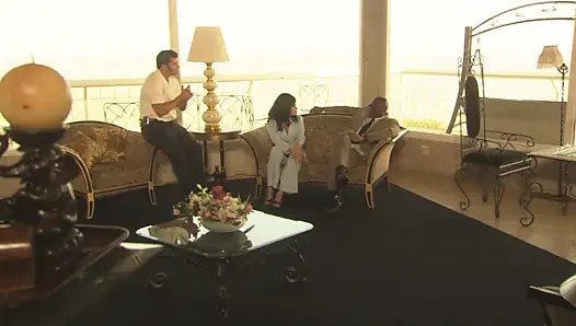 Lezzetli hatun bir profesyonel gibi sert yarağa biniyor