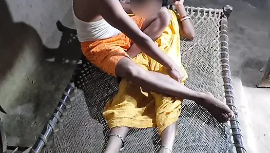 Seksi Hintli üvey kız kardeş sert sikiliyor