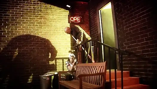 Ateşli seksi bir kedi yavrusu için büyük sert yarak!