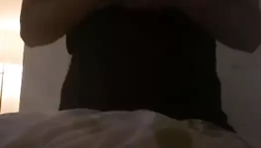 İri güzel kadın oyuncağına biniyor