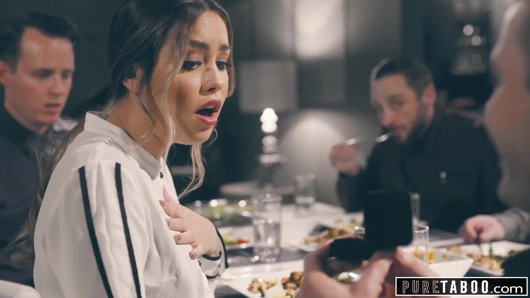 Arkadaşımı sevgilimin önünde becermek zorunda kaldım!