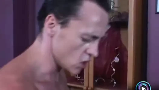 Esmer andy kahverengi dolma üzerinde ona göt ile büyük horoz