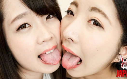 Lezbiyen keşifleri: tsubasa ichimiya ve ako maeda'nın öpücüğünü keşfediyor