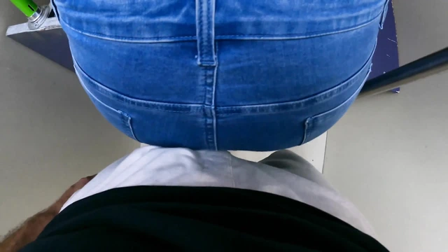 Bilinmeyen Kadın Trende Sikime Dokunuyor Ve Bu Oldu