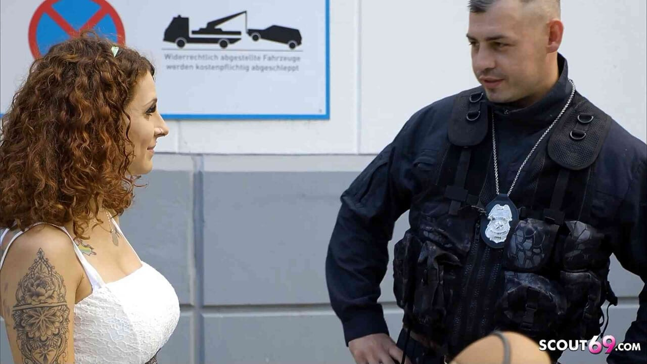 Riskli halka açık skandal seks - Alman Mara Martinez bir polis memuruyla sikişiyor