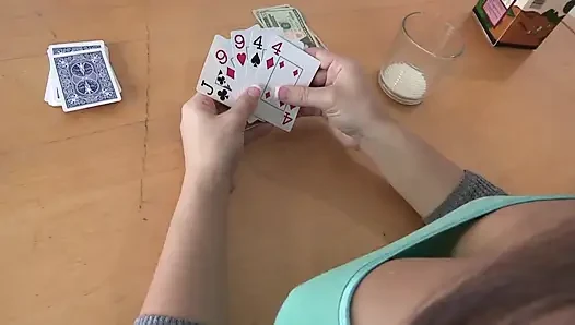 Genç kız sınıf zorbası tarafından kullanılıyor