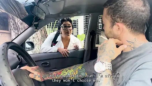 Azgın komşumu bakire amcığımı ilk porno oyuncu seçmelerime hazırlamama yardım etmeye ikna ediyorum