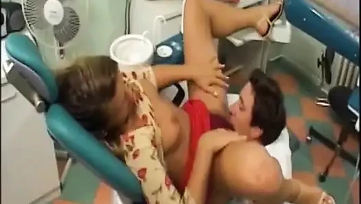 Azgın Hemşireler Klinikte Sert Sikiliyor