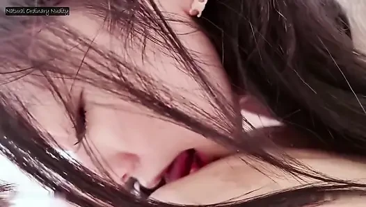 Masum itme, zihin kilidi. Devilish esthetician rahatlatıcı bir dölleme bitirişi sunuyor