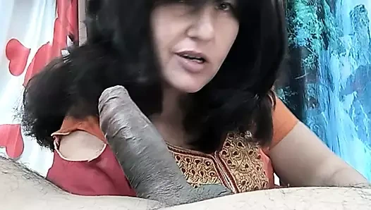 Azgın üvey anne göt yalıyor sonra kocasının sikini emiyor