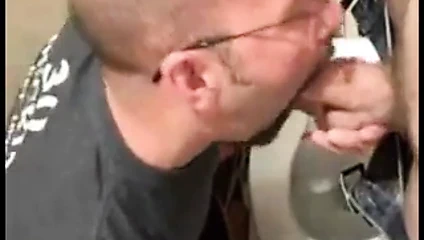 Tuvalet büyük çük emmek