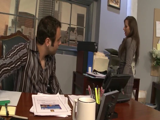 Büyük götlü ateşli Office_scene_2_hot esmer ofiste patronuyla seks yapıyor