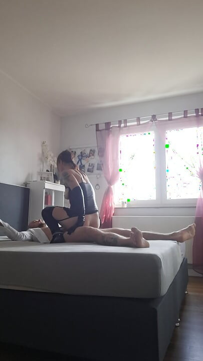 İşten eve geldiğinde sikişmeye güveniyor