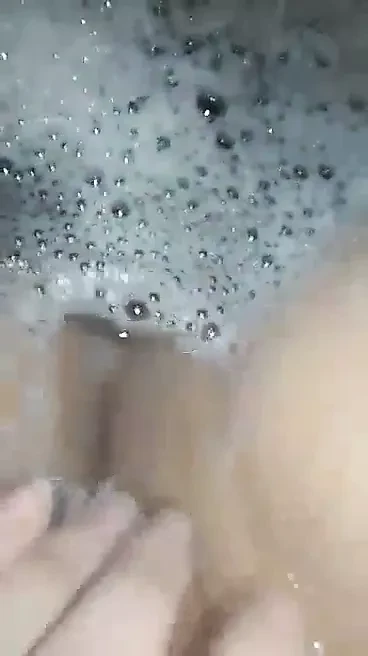 teen kız mastürbasyon içinde the küvet