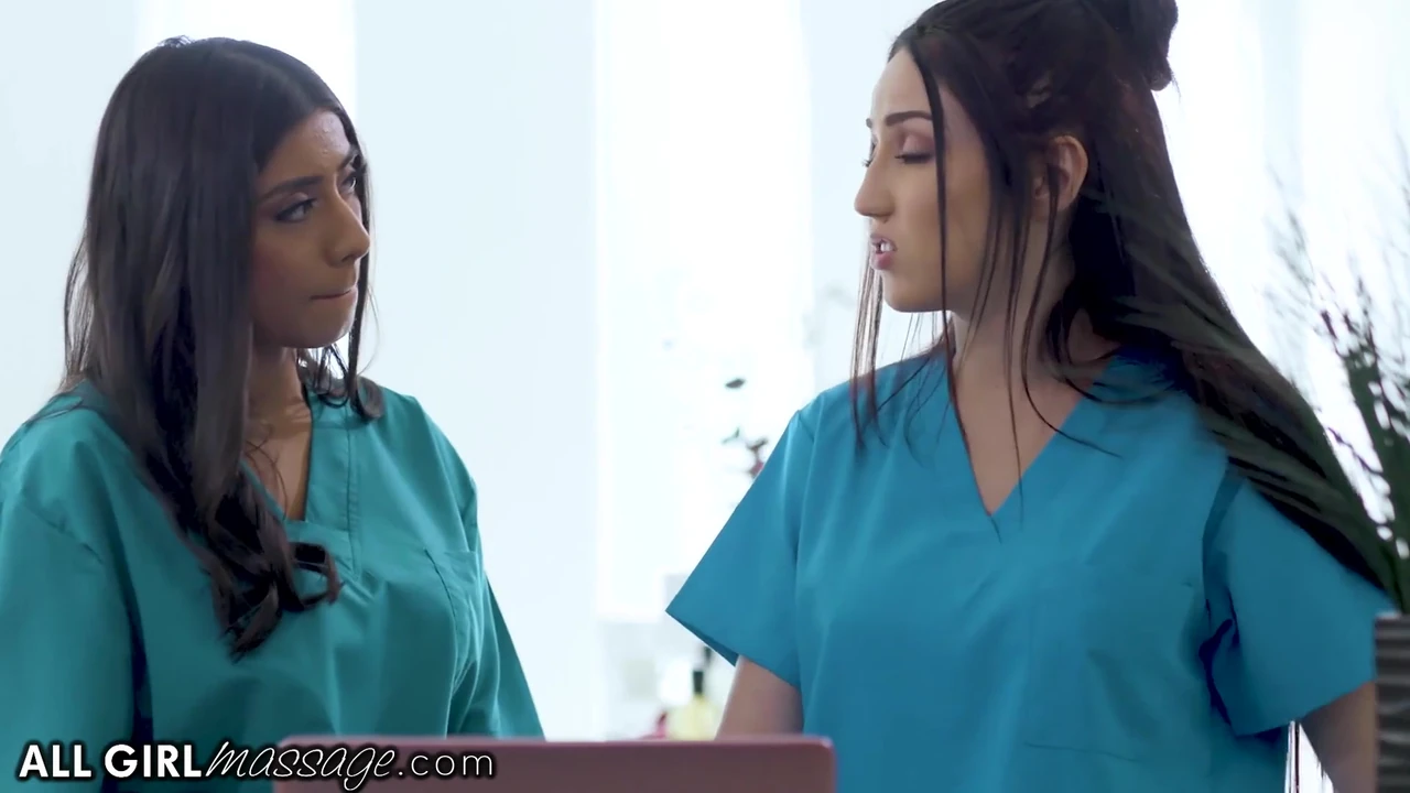 लीना पॉल के निरीक्षण के दौरान प्रशिक्षण त्रिगुट में बदल जाता है