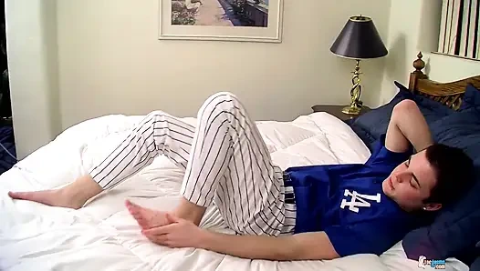 Sporty Boy Dustin Plays