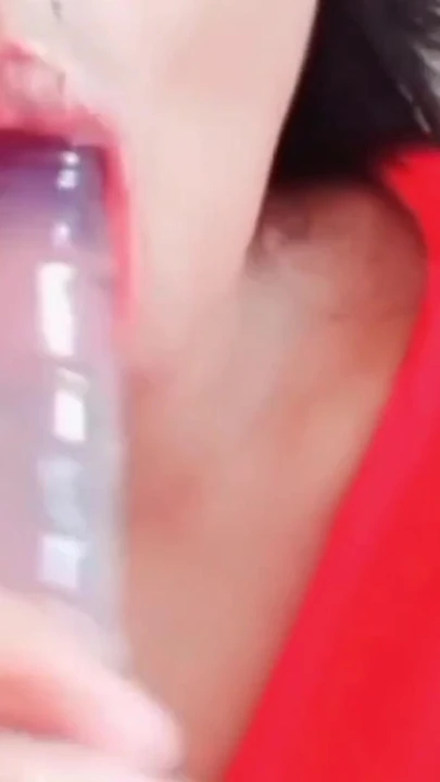 Büyük memeli porno yıldızı dev beyaz yarakla doluyor... | Klip 1