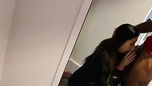 Ben odamı beklerken büyük zenci yarağı beni otelde sikiyor