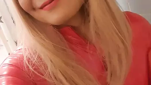 Küçük hanım sigara içiyor