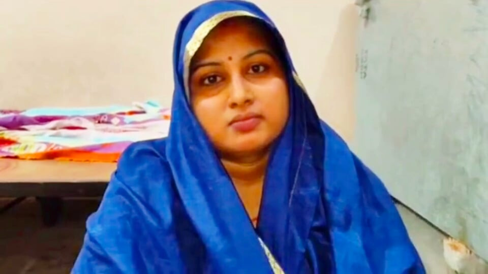 Hintli üvey anne ka sath damad seks karte ton viral