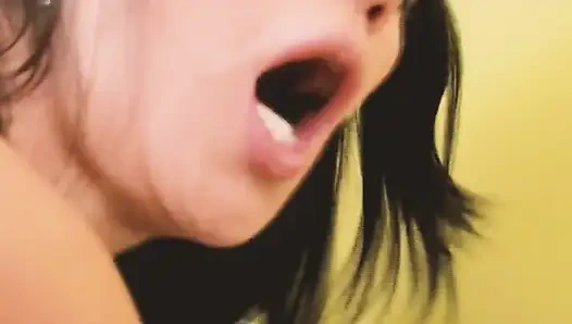 İç çamaşırlı seksi ve baştan çıkarıcı sahne 2_sexy esmer masöz müşterisiyle ofiste seks yapıyor