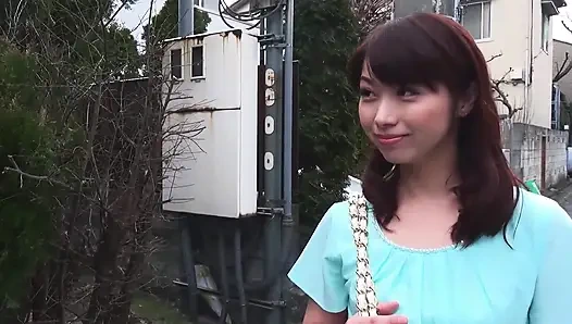 Japon amcık sahnesi 2 ince Japon genç kız kıllı amına boşalmanın tadını çıkarıyor