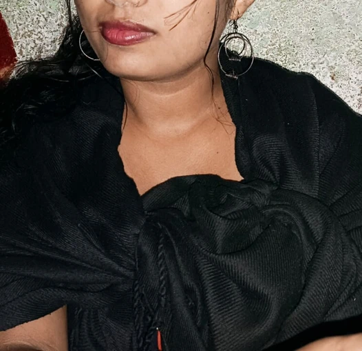 Ateşli kızlar domalarak seks yapıyor