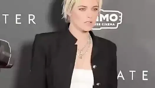 Kristen stewart "sualtı"nın galasında seksi.