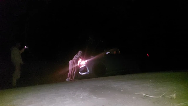 Uygulama sürücüsü yolda iki kadın yolcuyla seks yapıyor