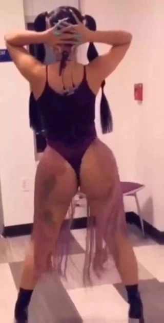 güzel hareketli cardi b göt