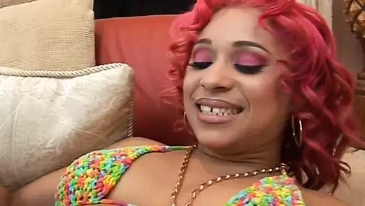 Afrika amatör - serçe serçe büyük bir sert horoz tarafından becerdin almak seviyor