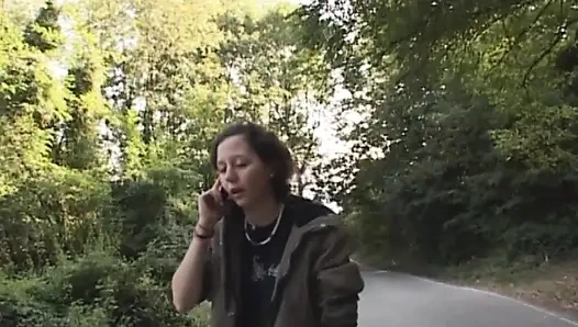 Masum genç kız sürtük üvey annesinin bir yabancıyla sikiştiğini öğreniyor