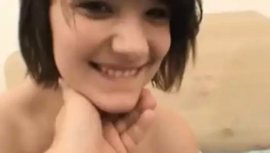 Sevimli esmer üniversiteli kız yarak emiyor