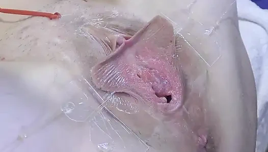 3 Yalayan Vagina, Çok Yakın Olmayan Yerlerde