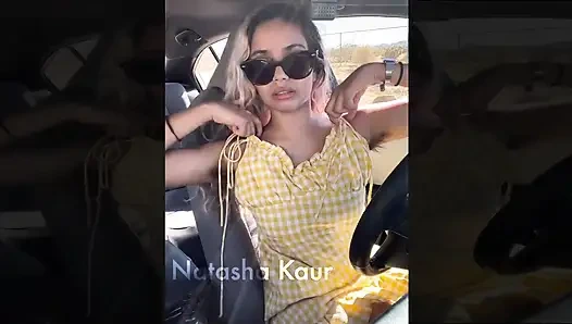 Elbise kayışlarımla boğuşuyor