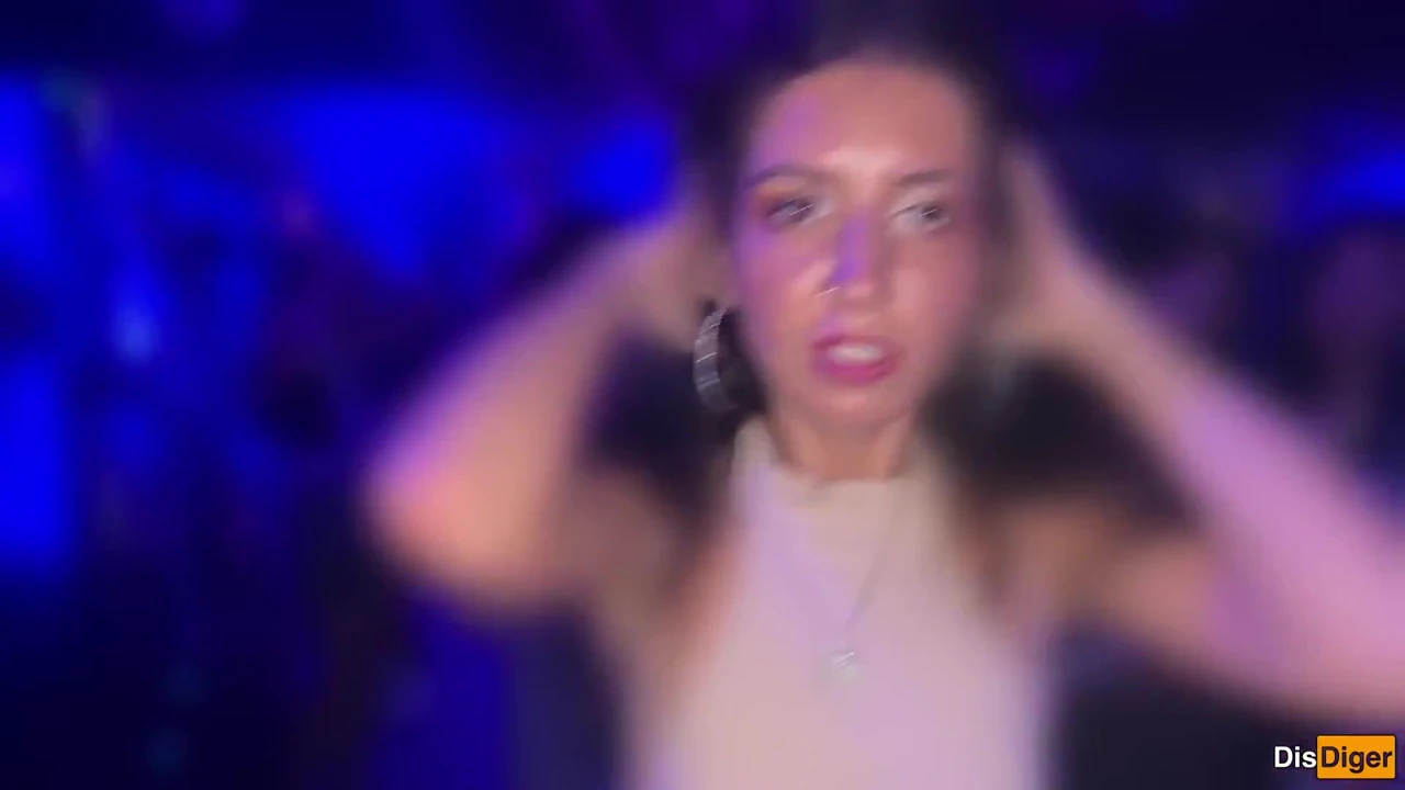 Horny Girl Agreed to Have Sex in a Nightclub Toilet
