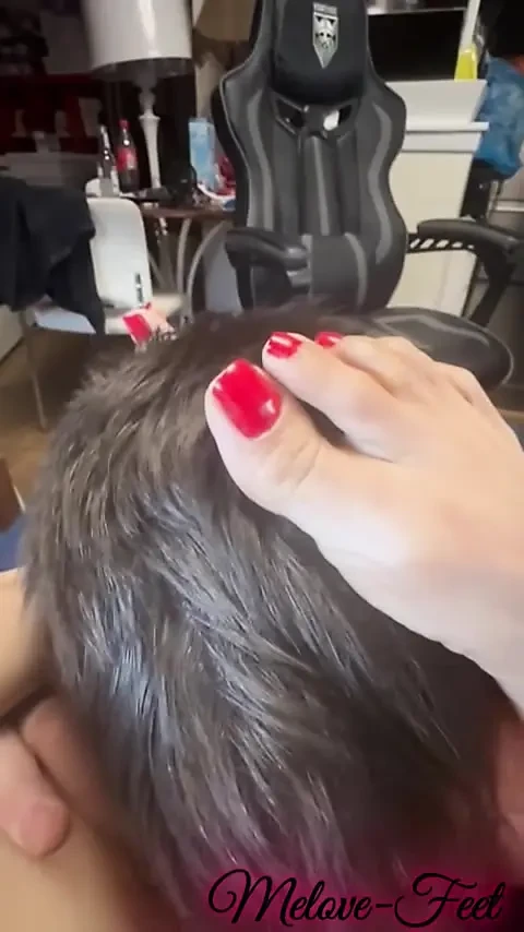 MeLove Громкие стоны действительно заставляет меня захотеть проглотить ее сперму