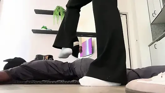 KADıN EGEMENLIĞI AYAK FETIŞI HAKIMIYETI