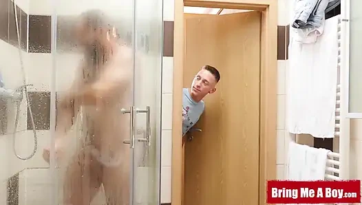 Bringmeaboy - babasını izliyor