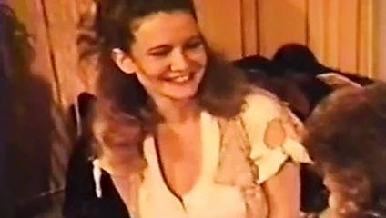 Janene swenson, janine swenson, büyük memeli malloy gülümseyen