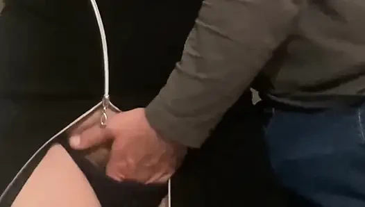 Yaşlı adam sapık metroda amımı parmaklıyor